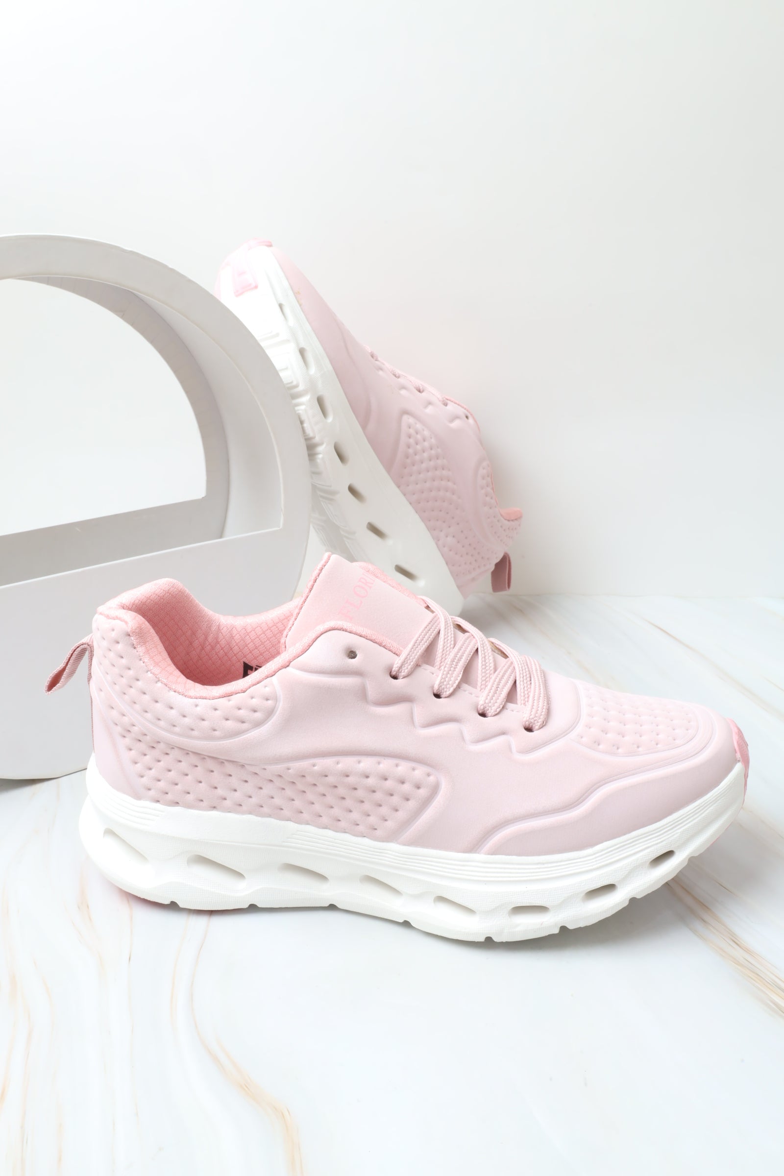 Women's Athletic Shoe 76924