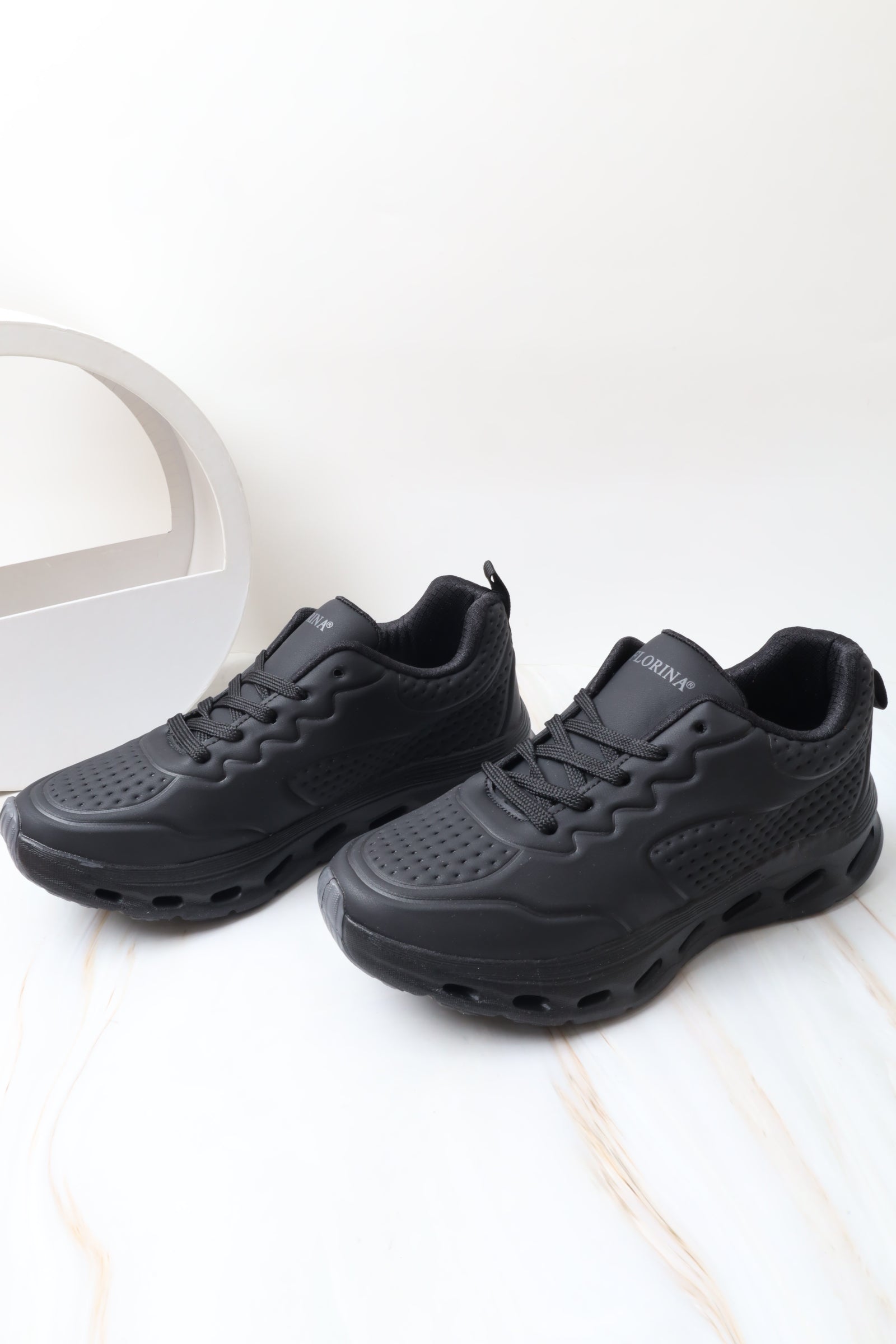 Women's Athletic Shoe 76924