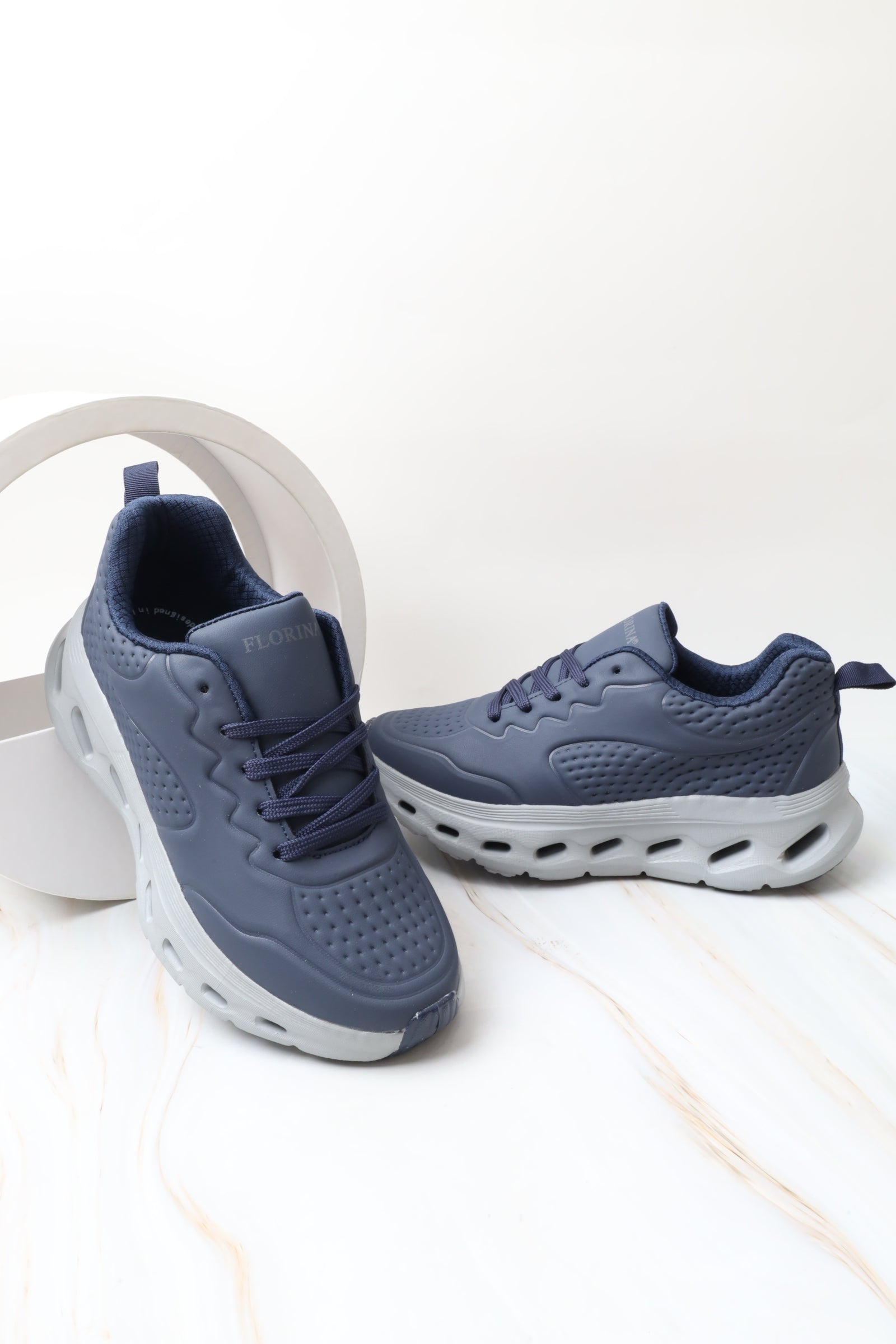 Women's Athletic Shoe 76924
