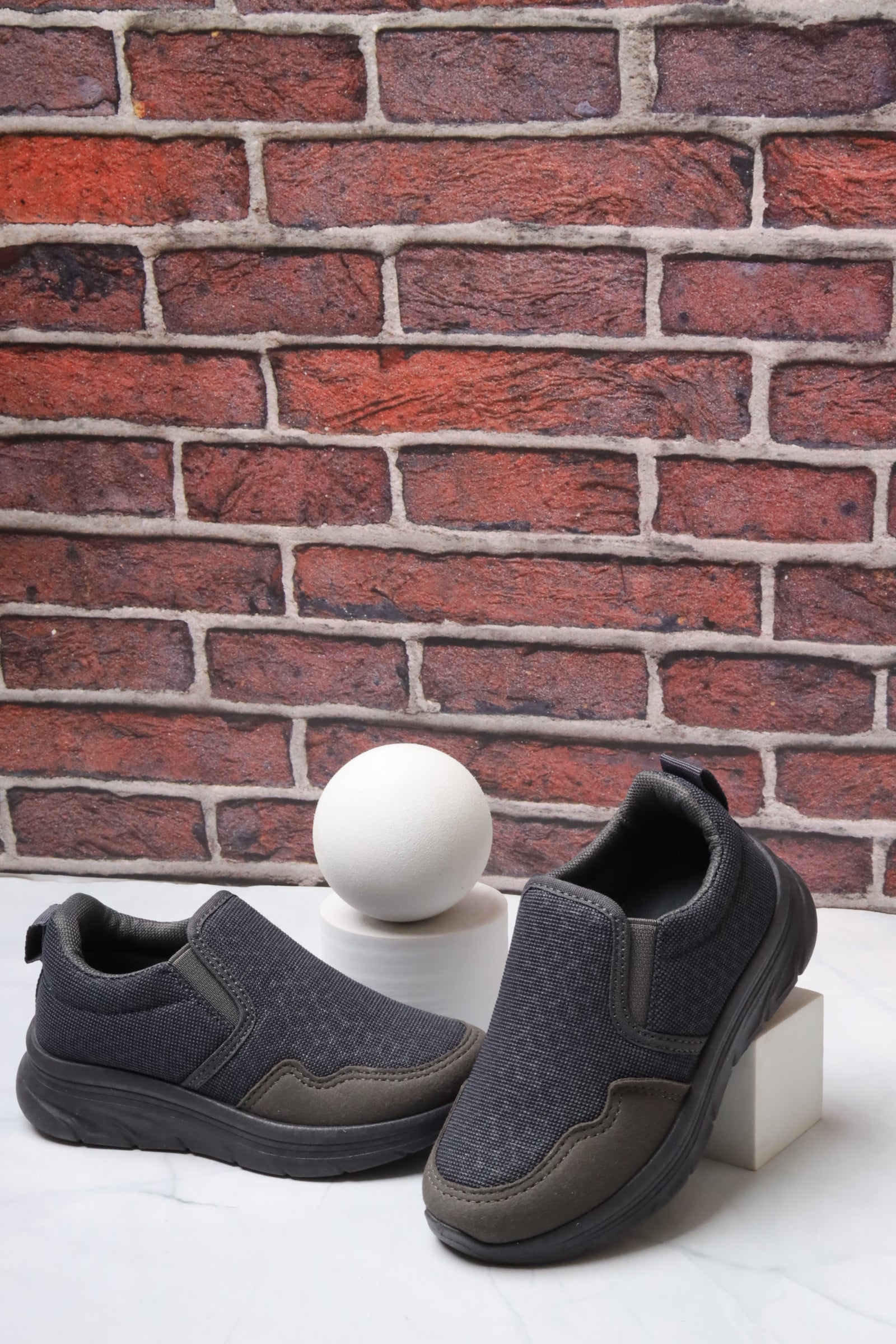 حذاء أطفالي رياضي 12128