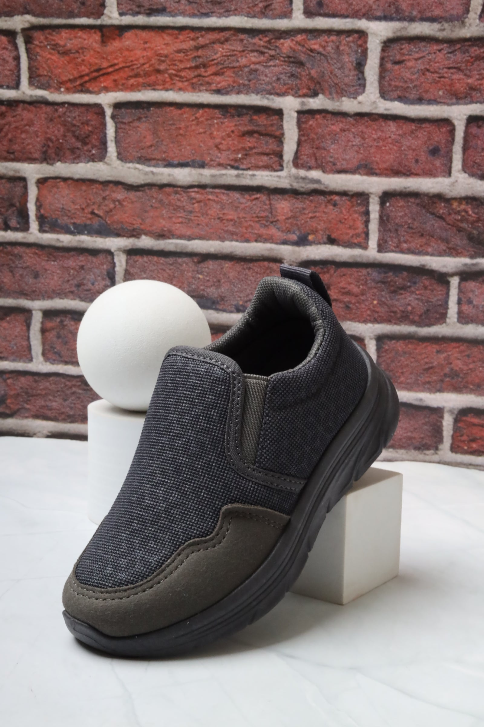 حذاء أطفالي رياضي 12128