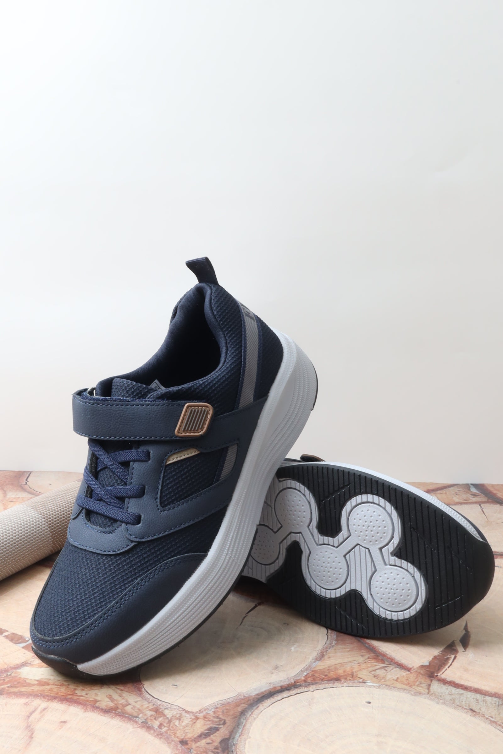 حذاء ولادي رياضي 38013