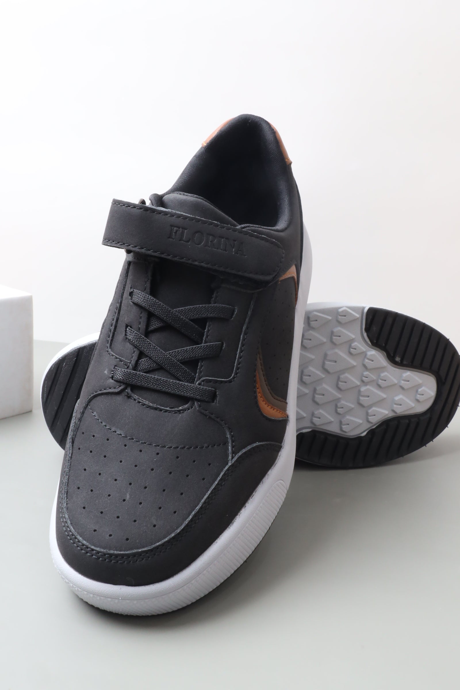 حذاء ولادي رياضي 38017