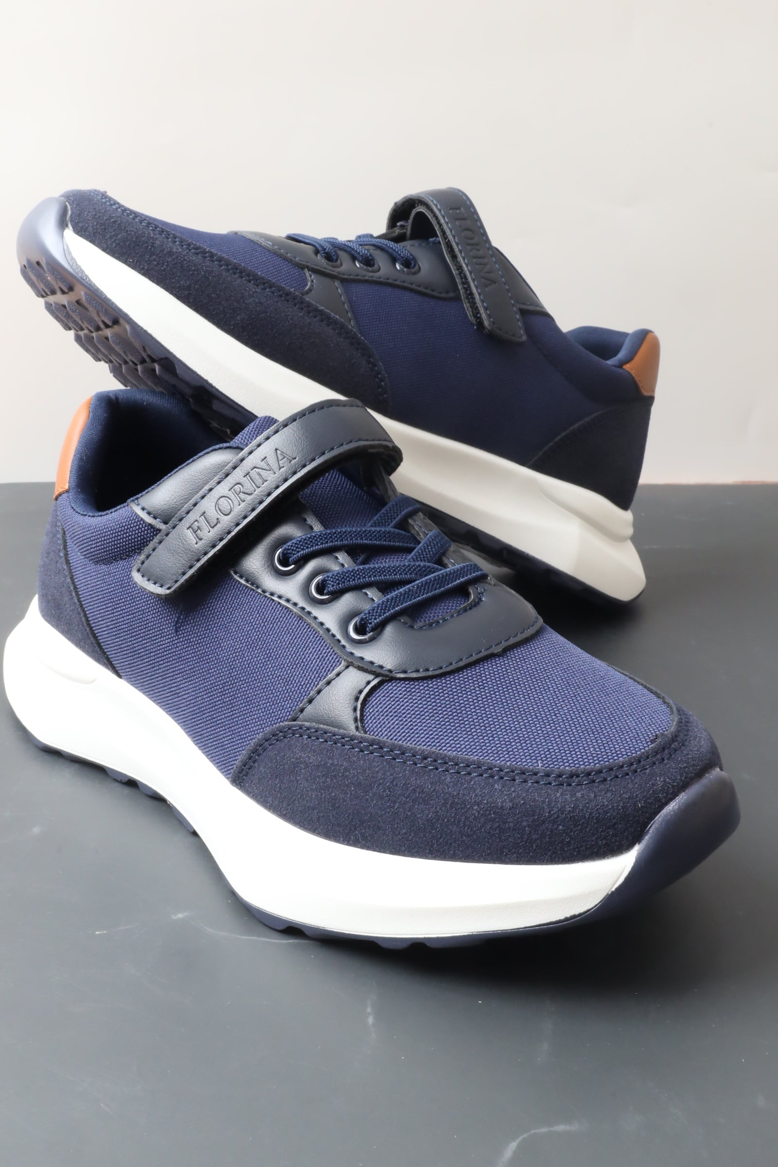 Boys' Athletic Shoes 38016