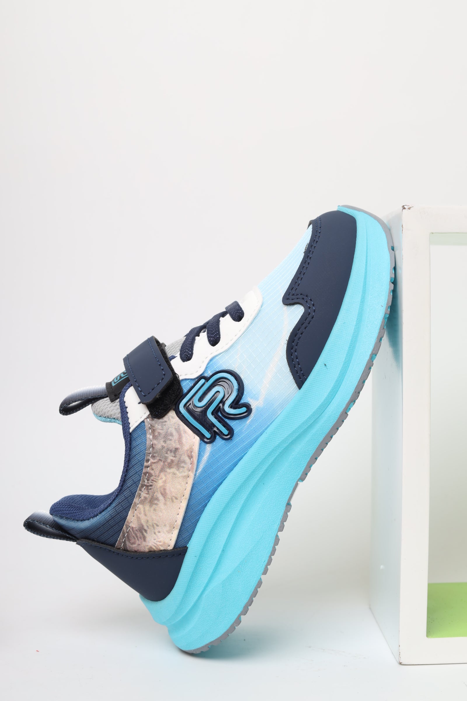 حذاء أطفالي رياضي 12139