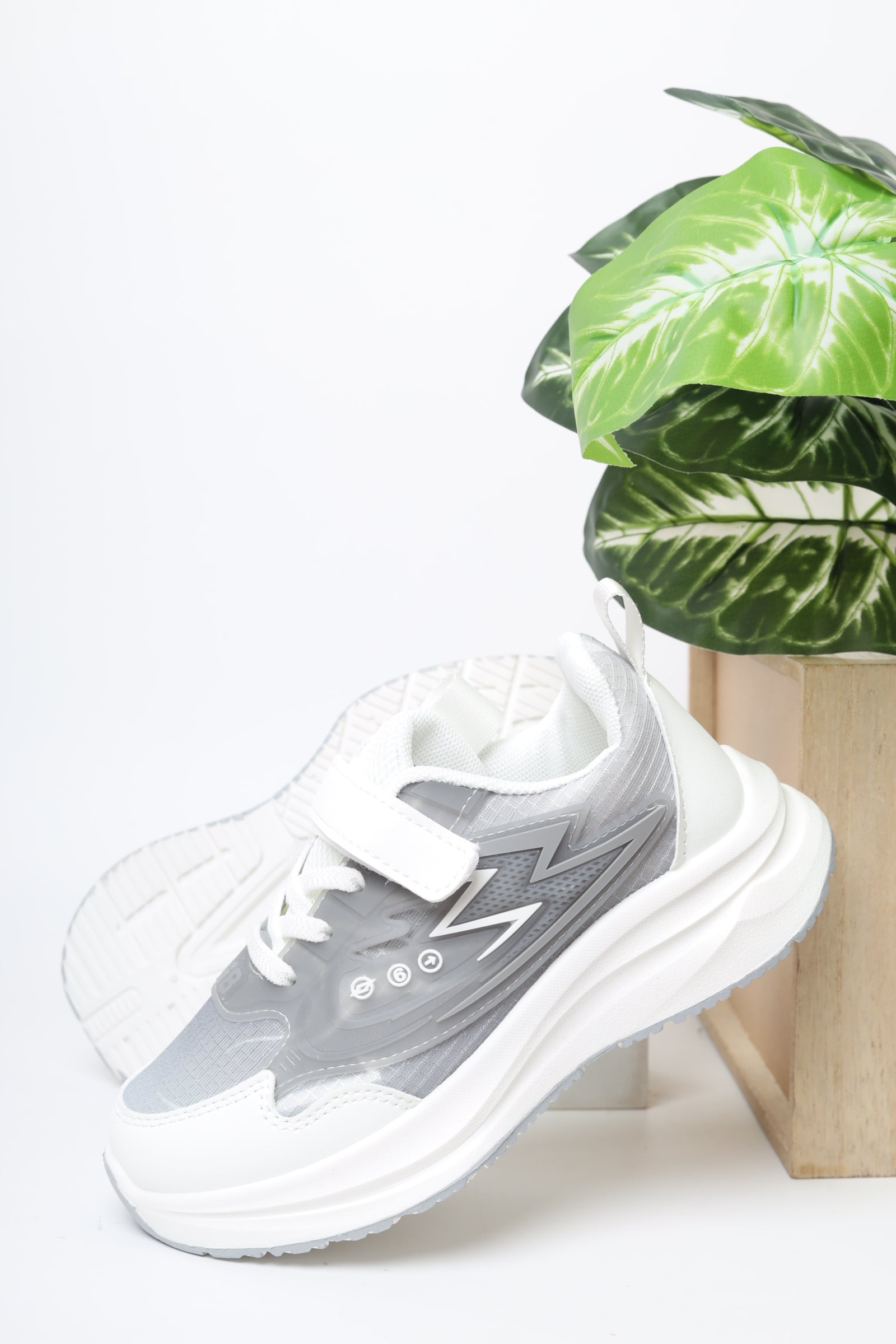 حذاء أطفالي رياضي 12131