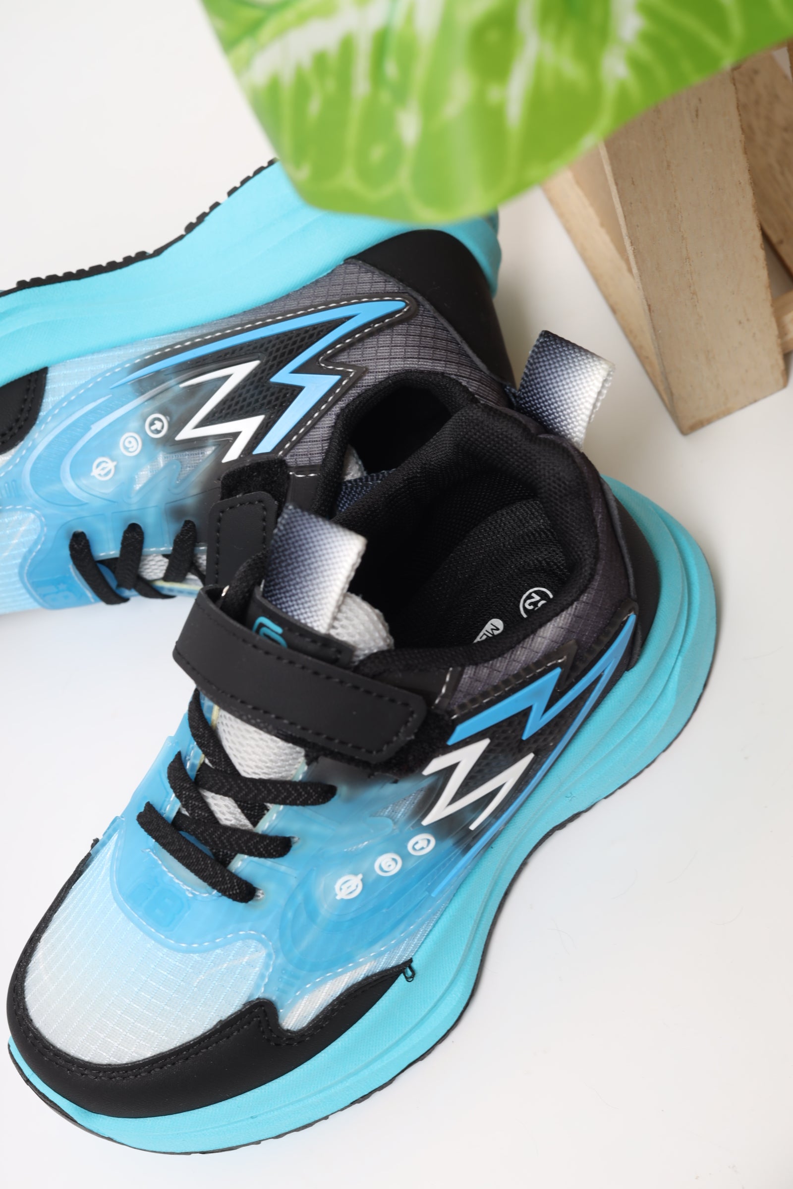 حذاء أطفالي رياضي 12131