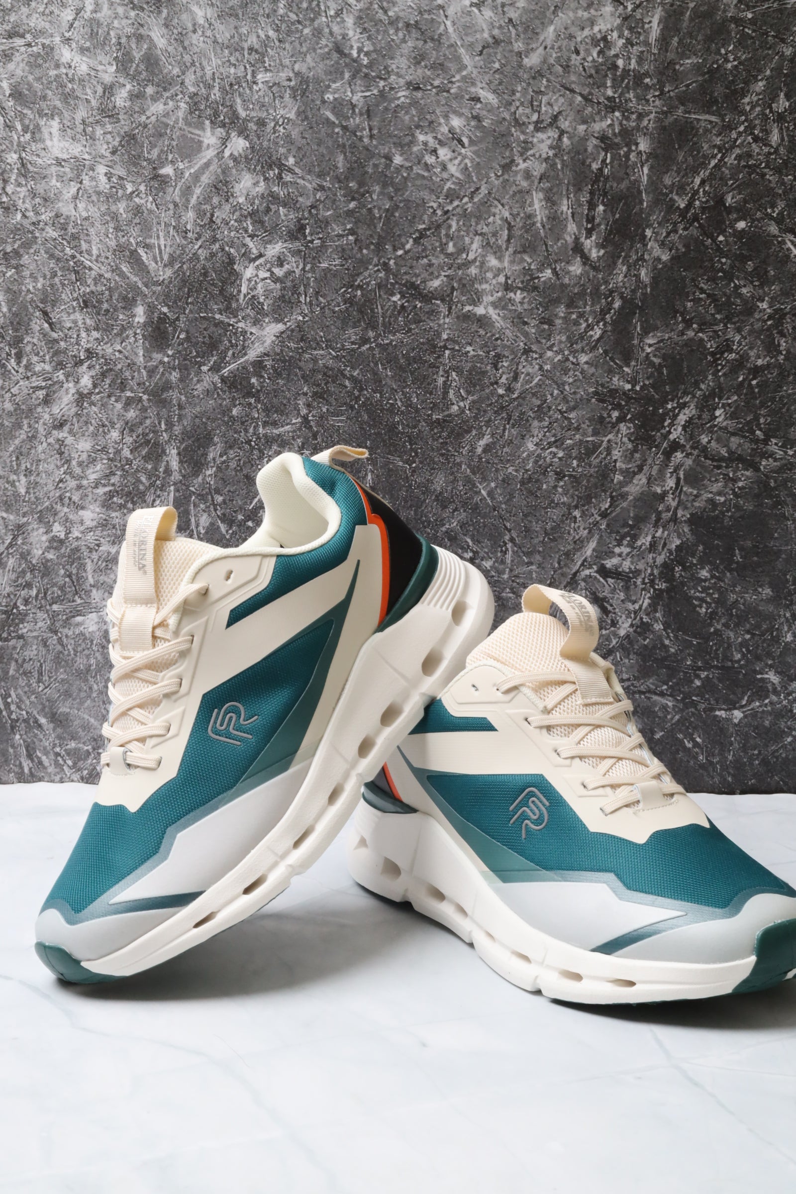 Sports shoes 158554