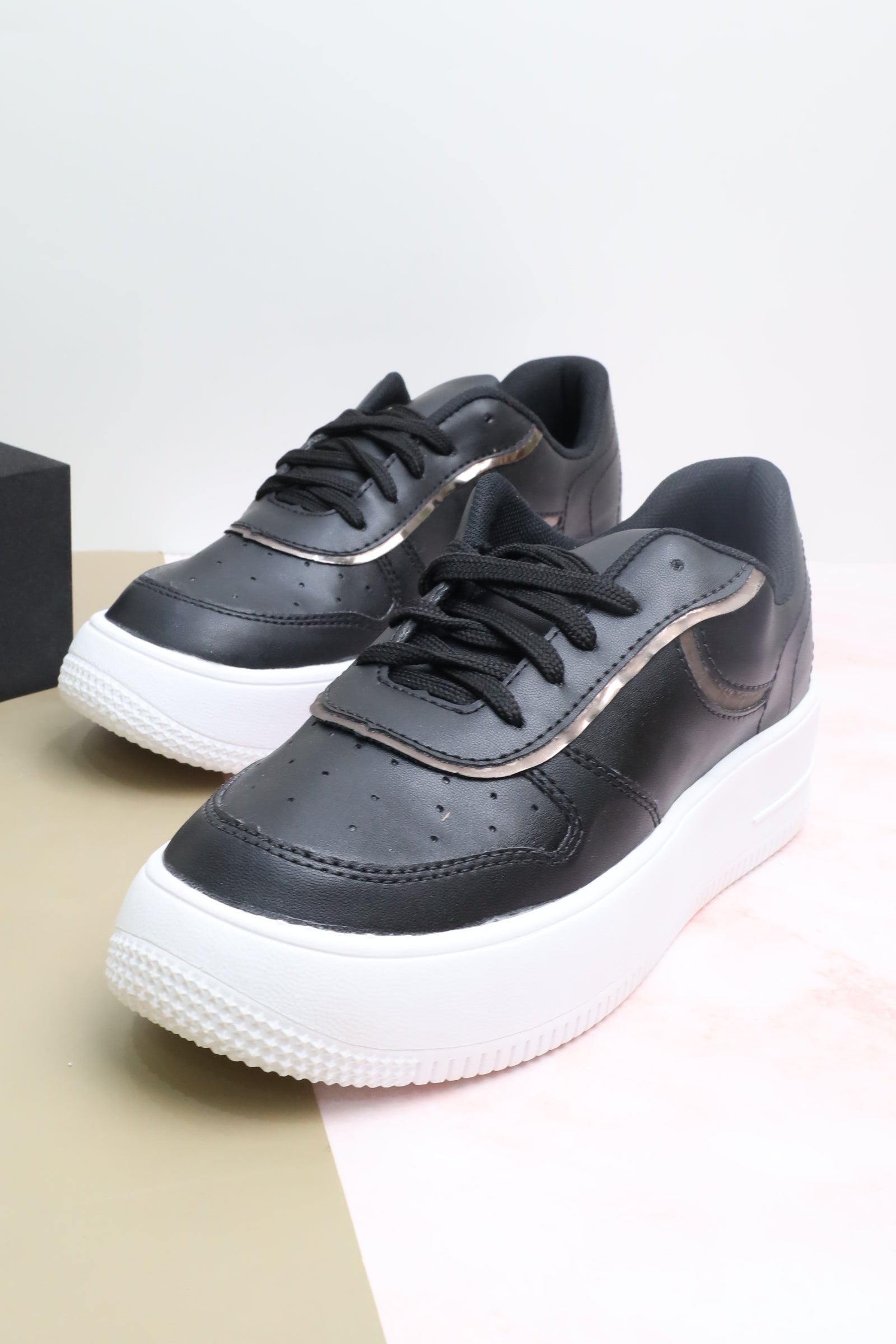 حذاء نسائي رياضي 77007