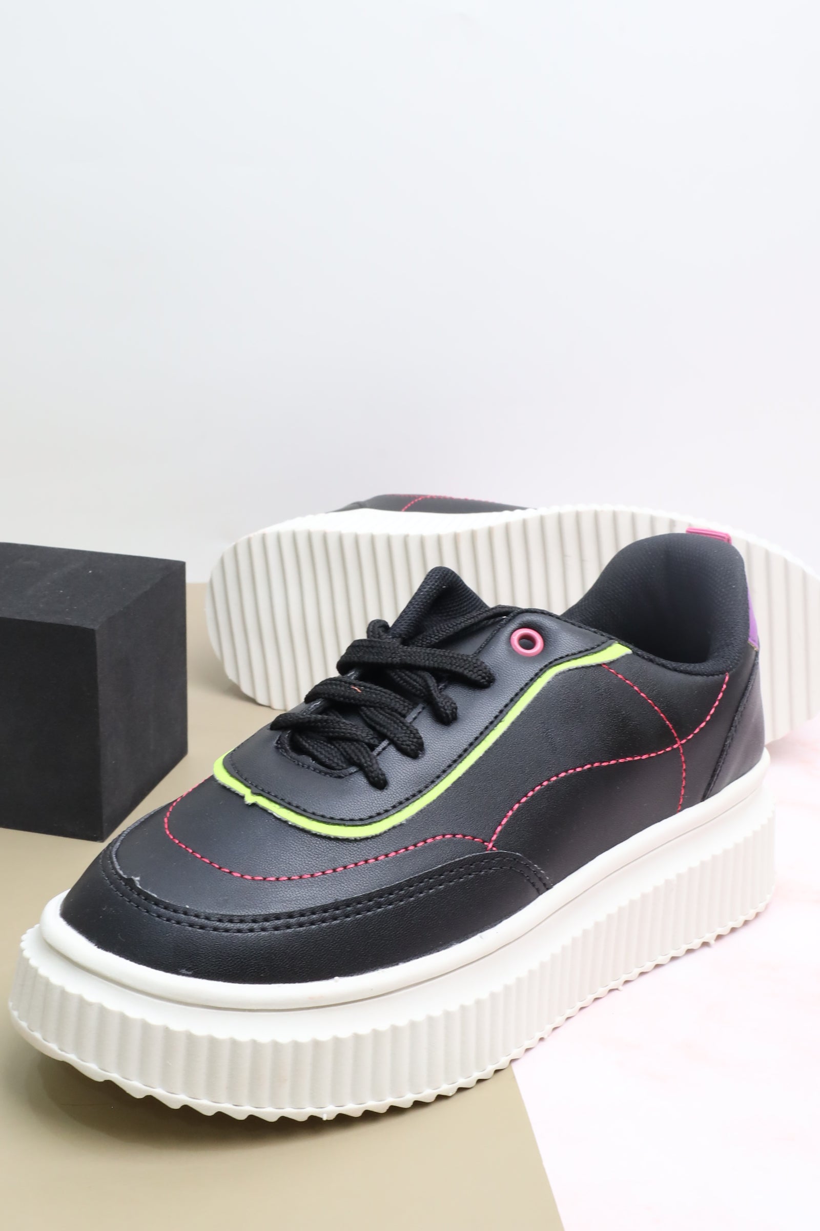 حذاء نسائي رياضي 77010