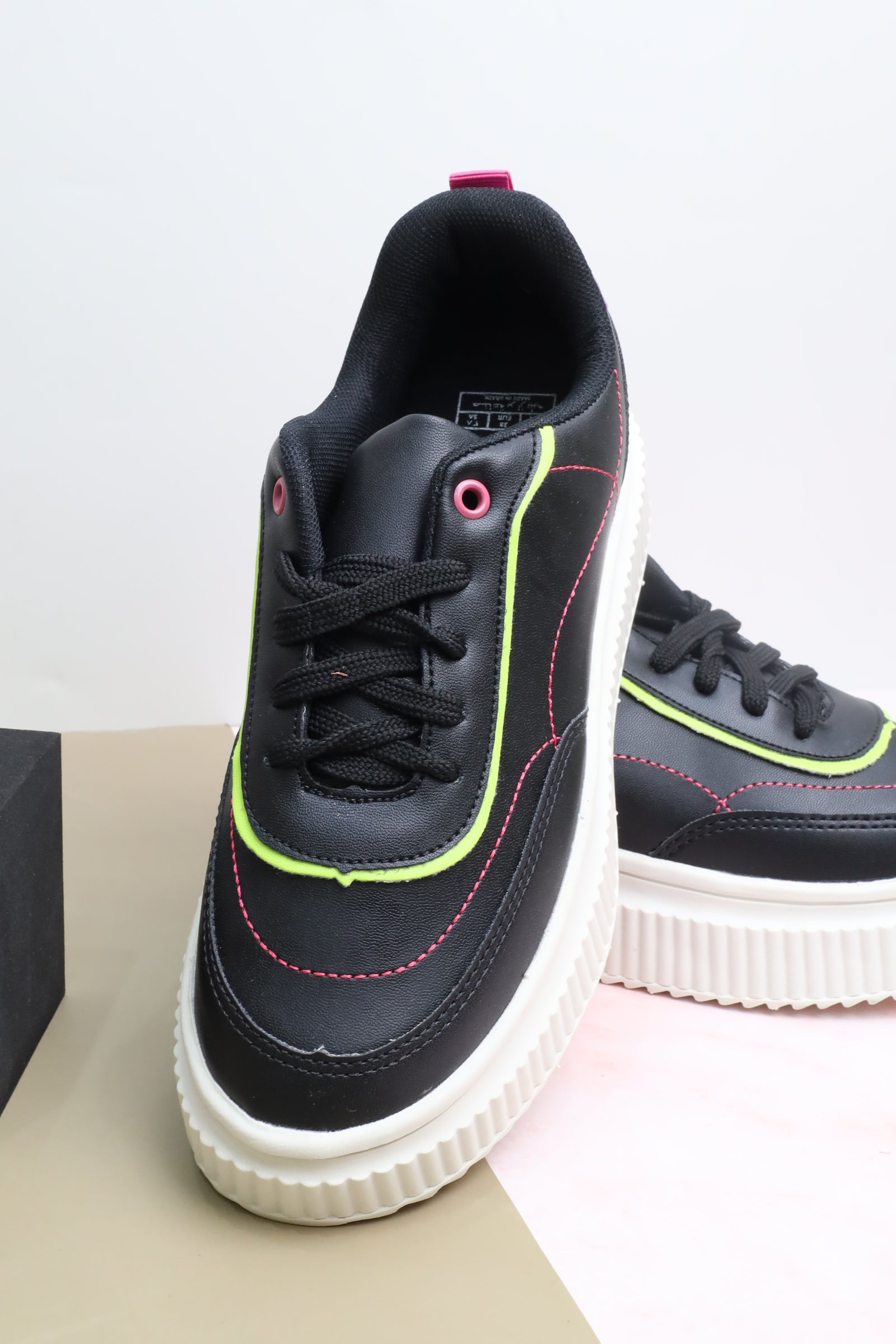 حذاء نسائي رياضي 77010