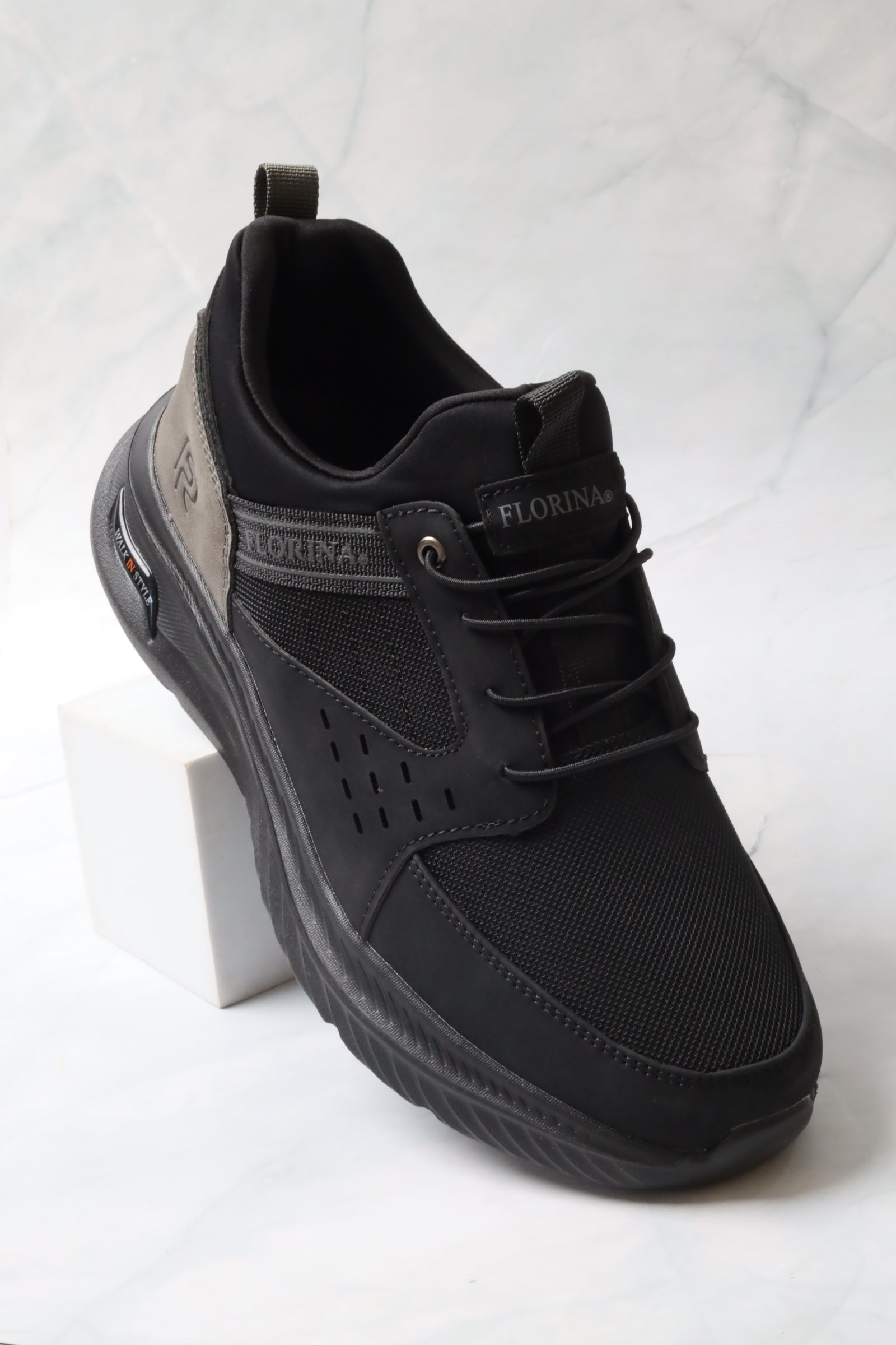 Sports shoes 156002