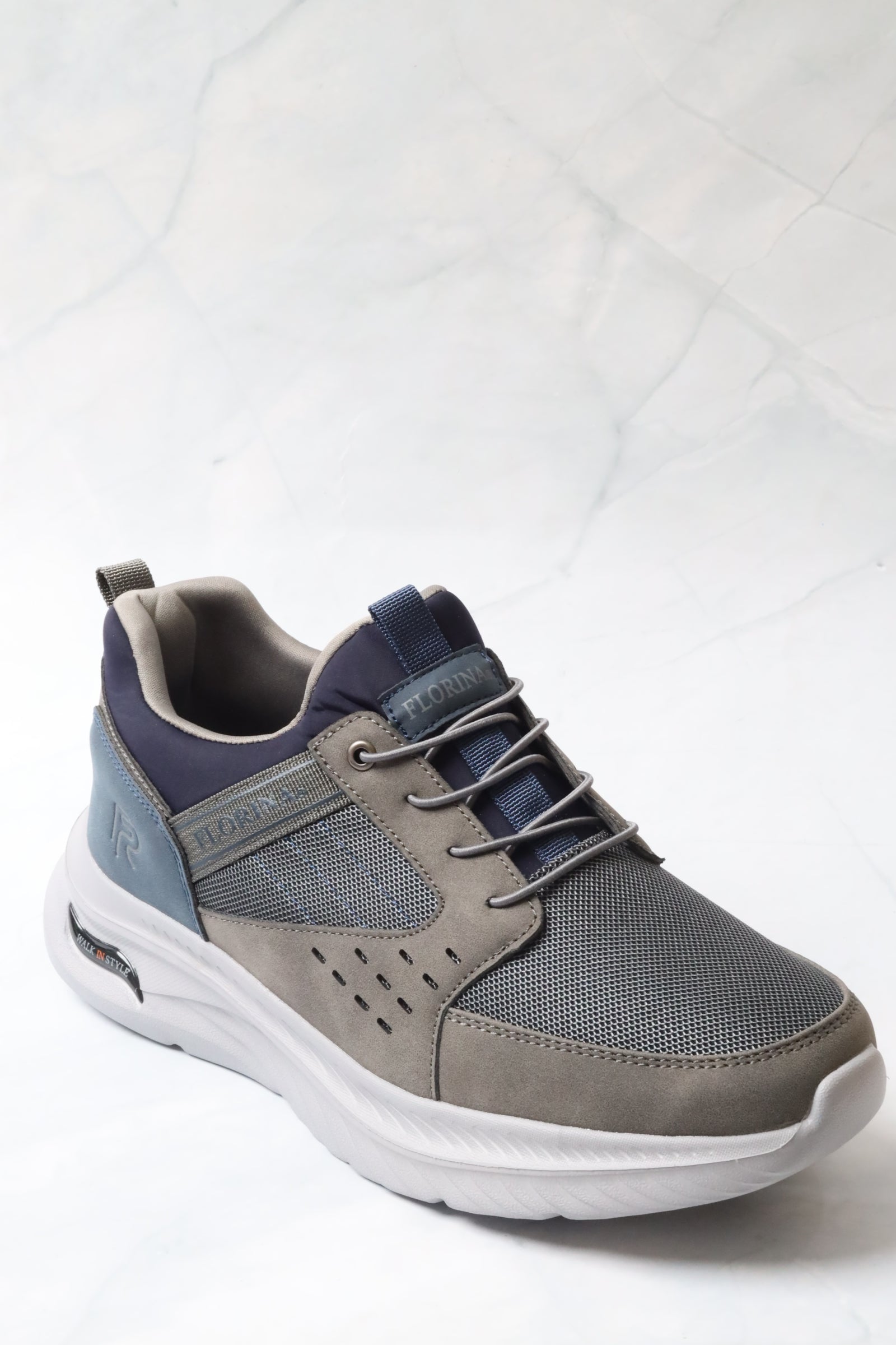 Sports shoes 156002