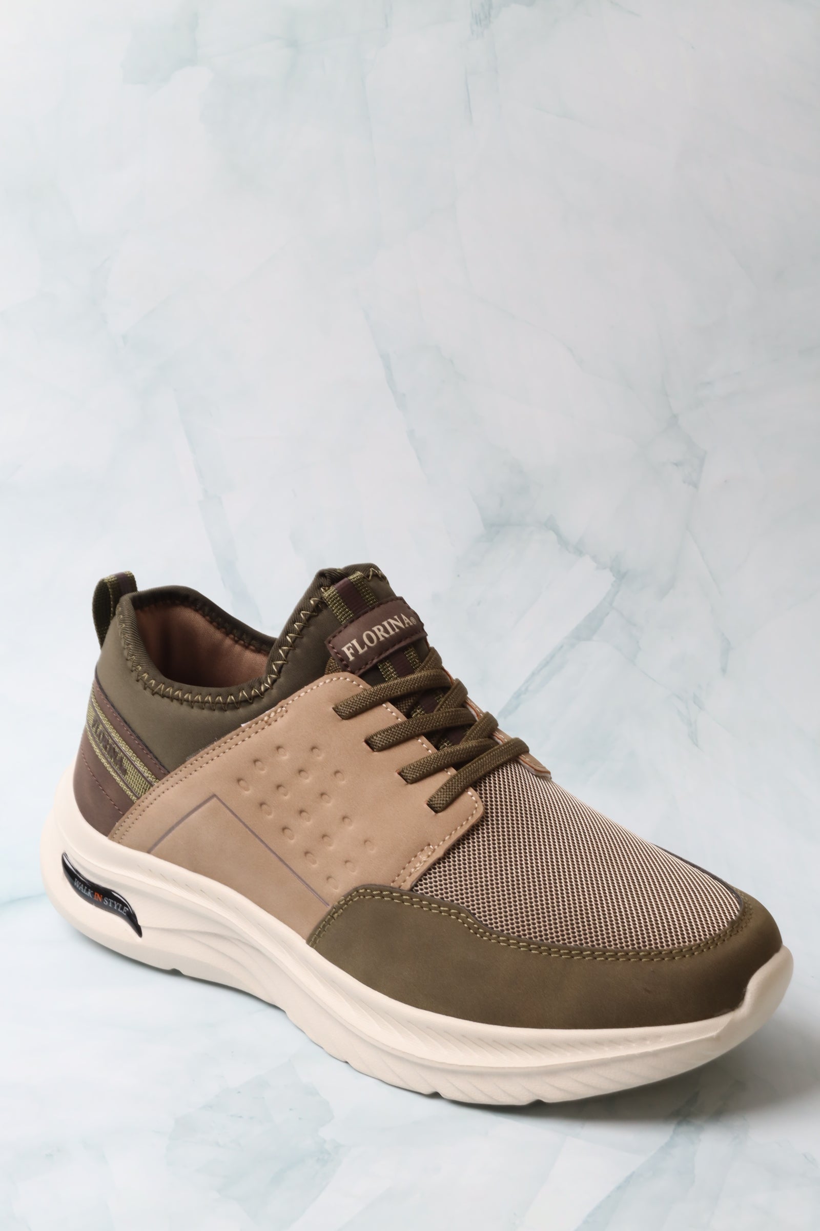 Sports shoes 156005