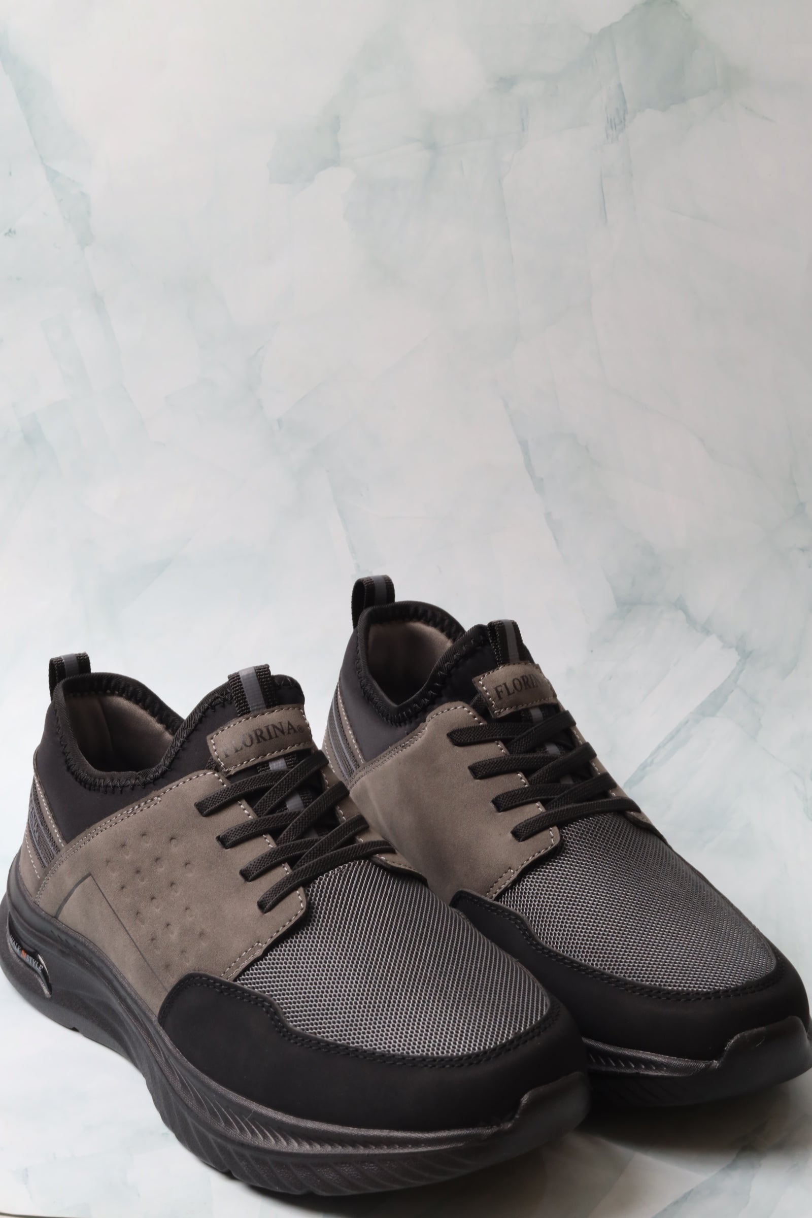 Sports shoes 156005
