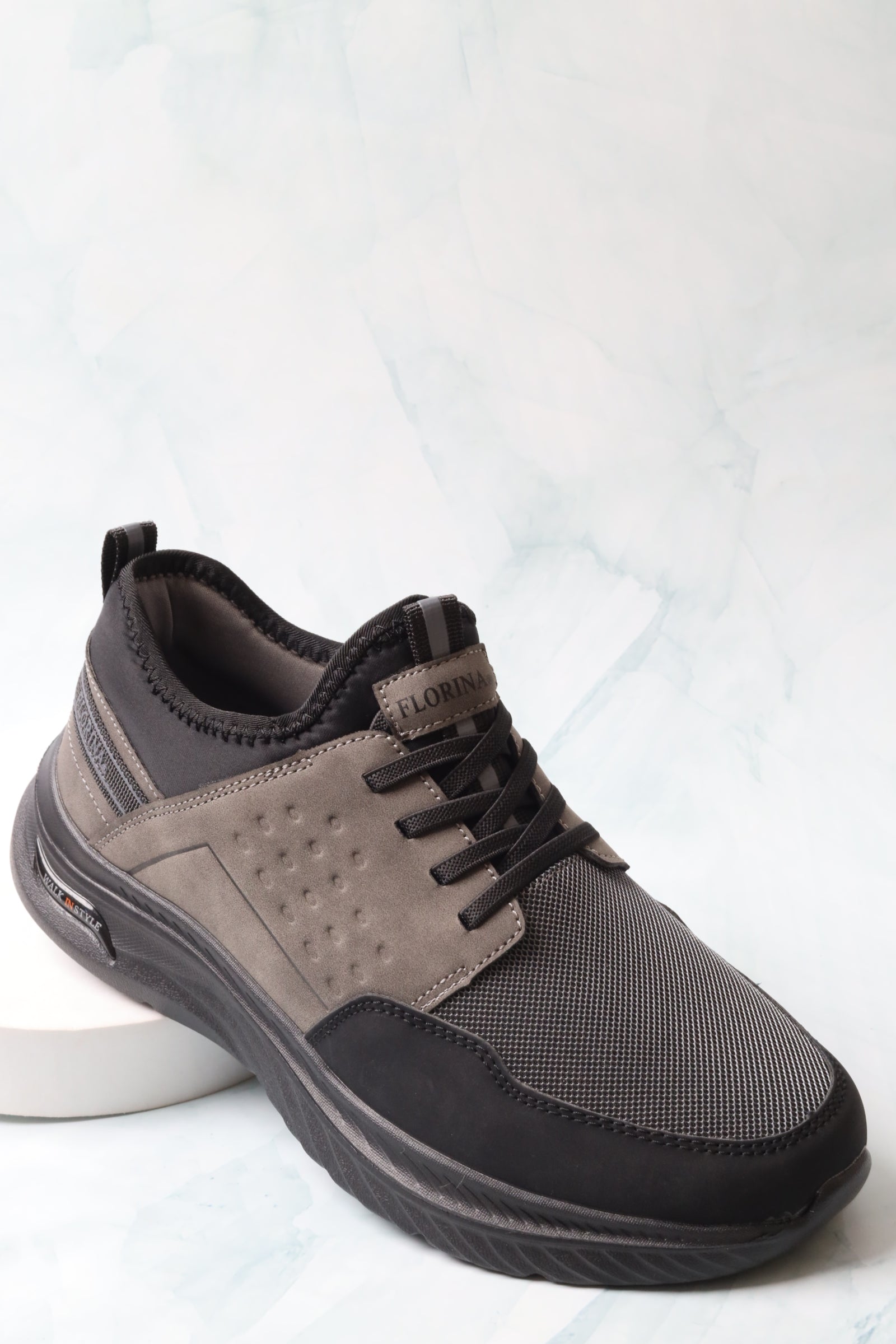 Sports shoes 156005