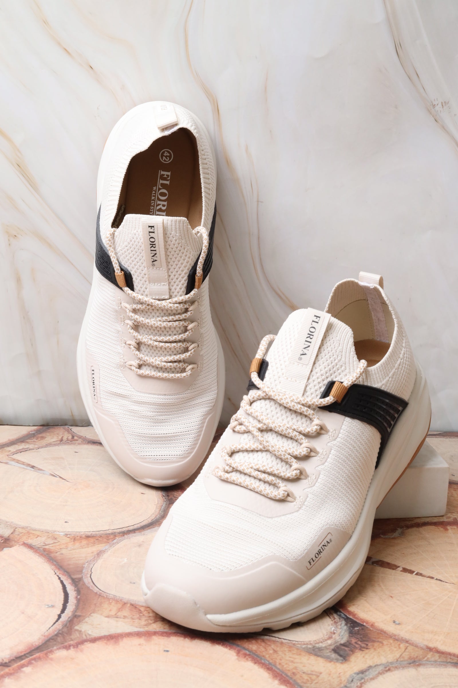 Sports shoes 181004