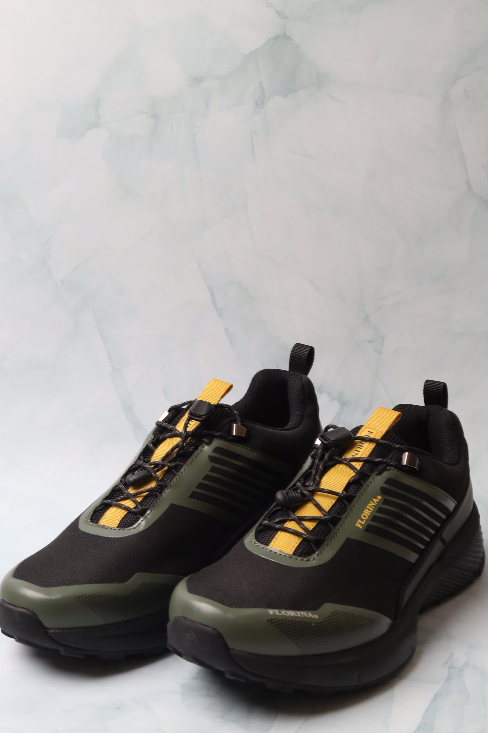Sports shoes 181003