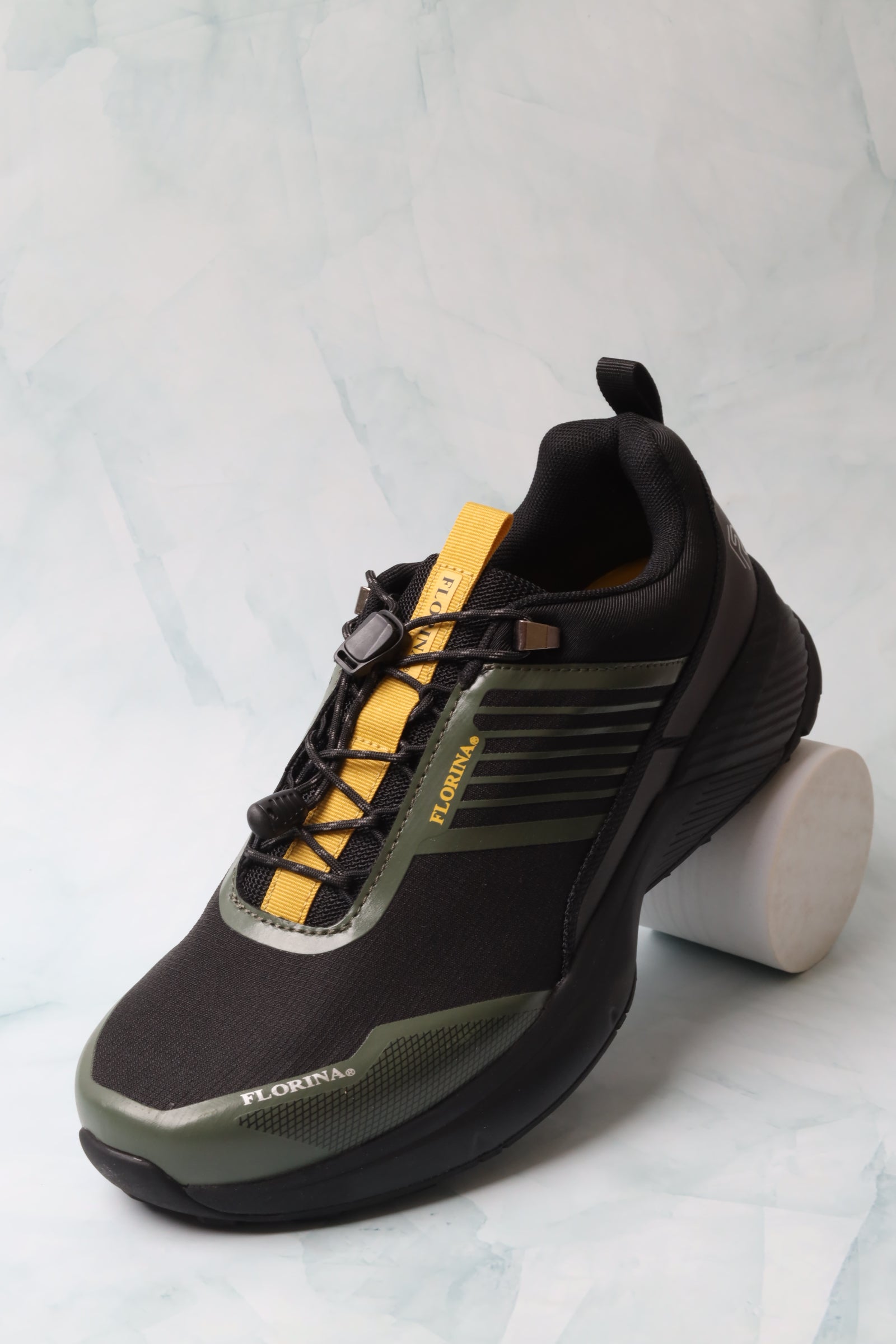 Sports shoes 181003