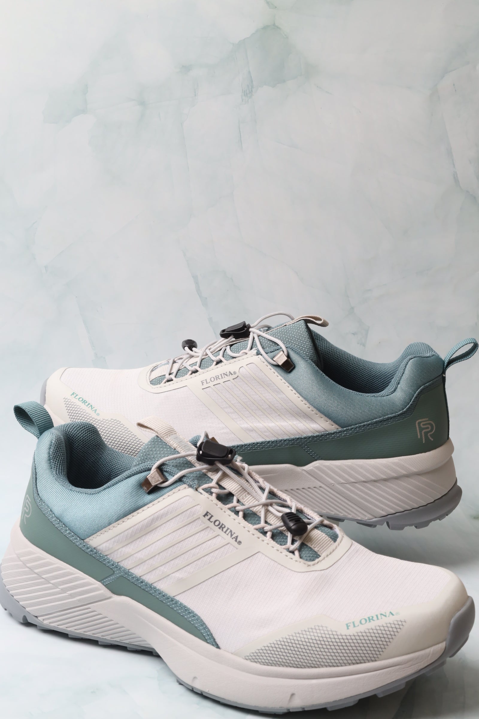 Sports shoes 181003