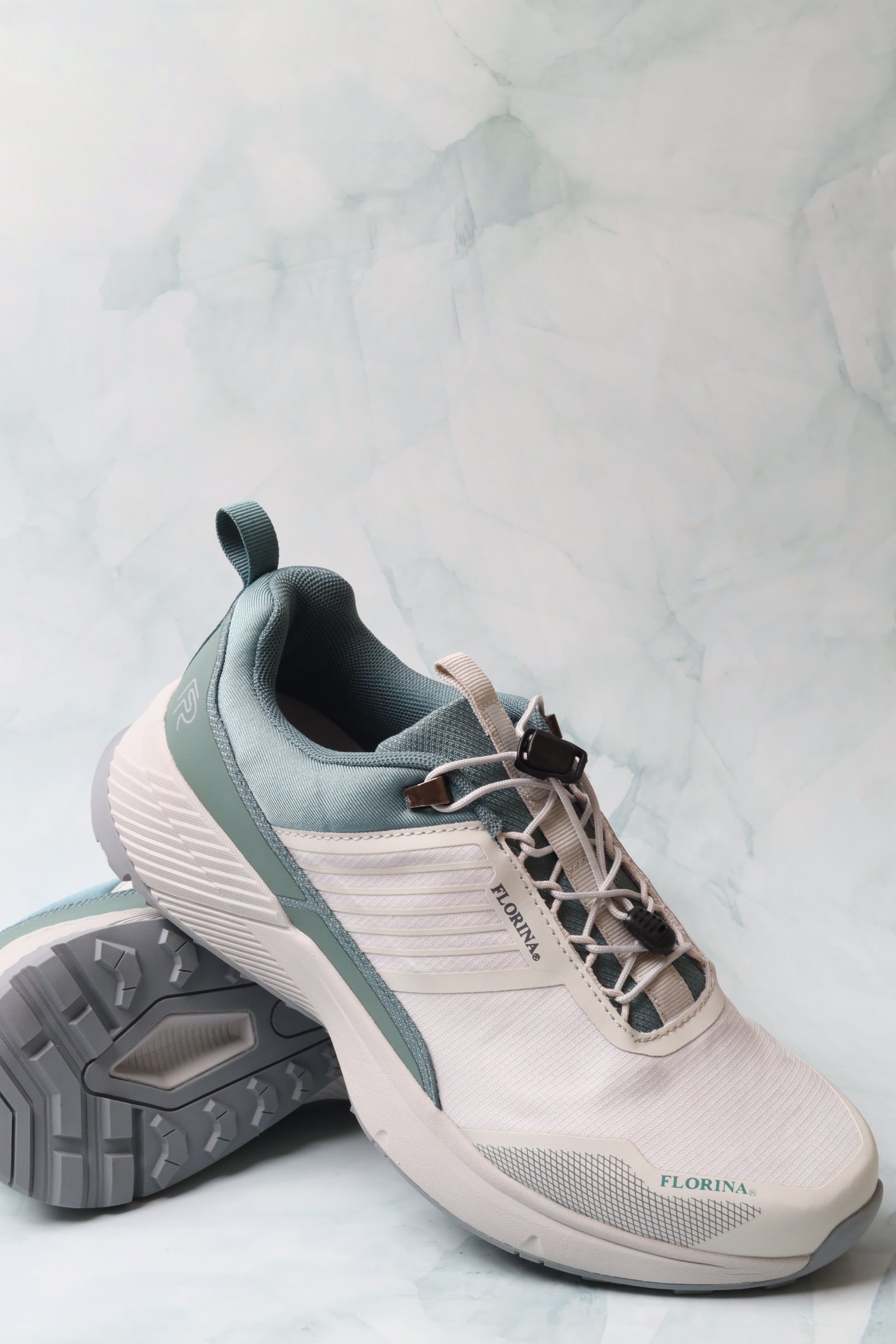 Sports shoes 181003