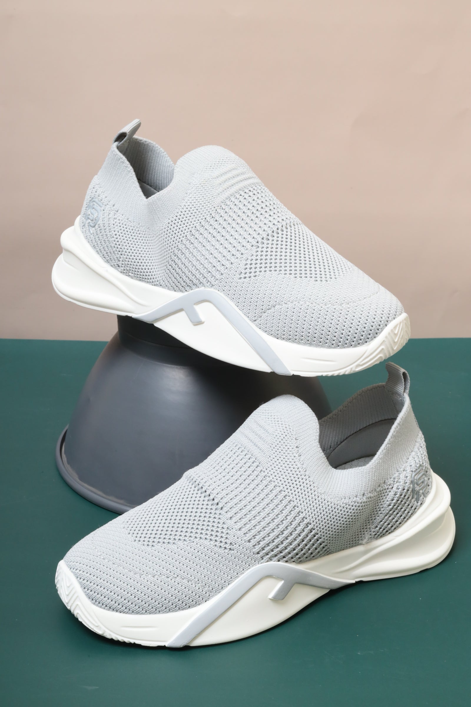 Children's sports shoes 76401