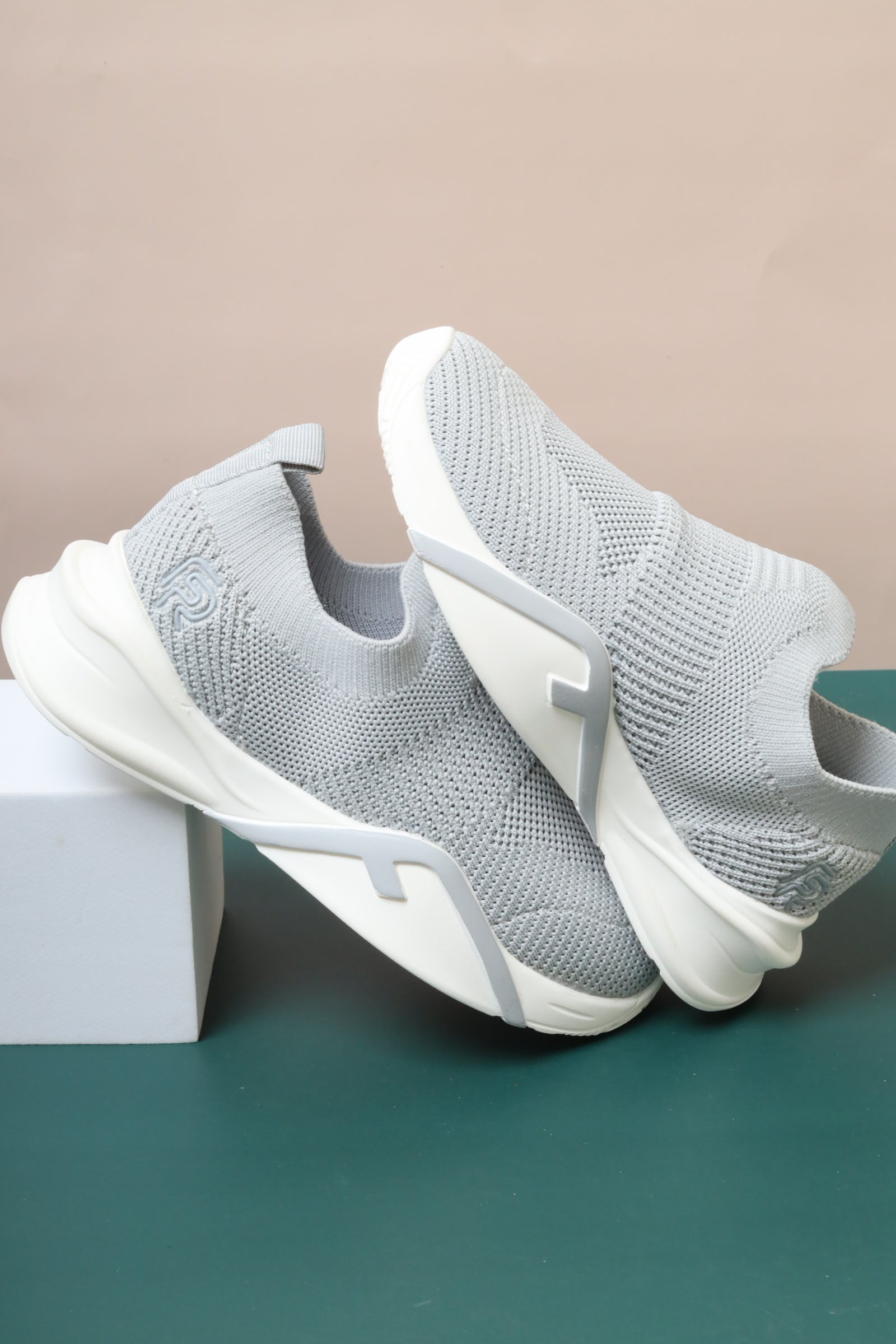 Children's sports shoes 76401