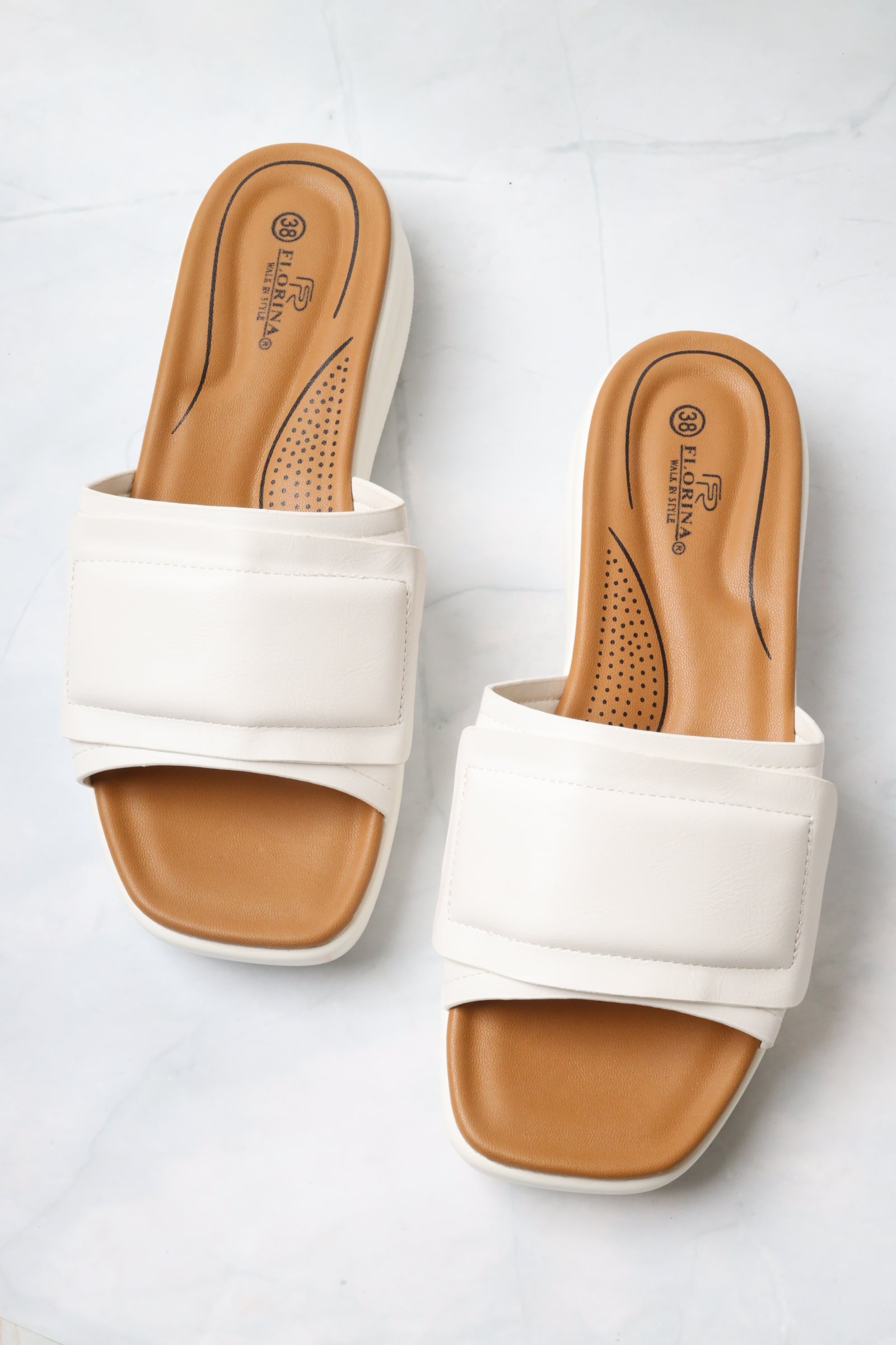 Women's wide-heeled sandal 33210