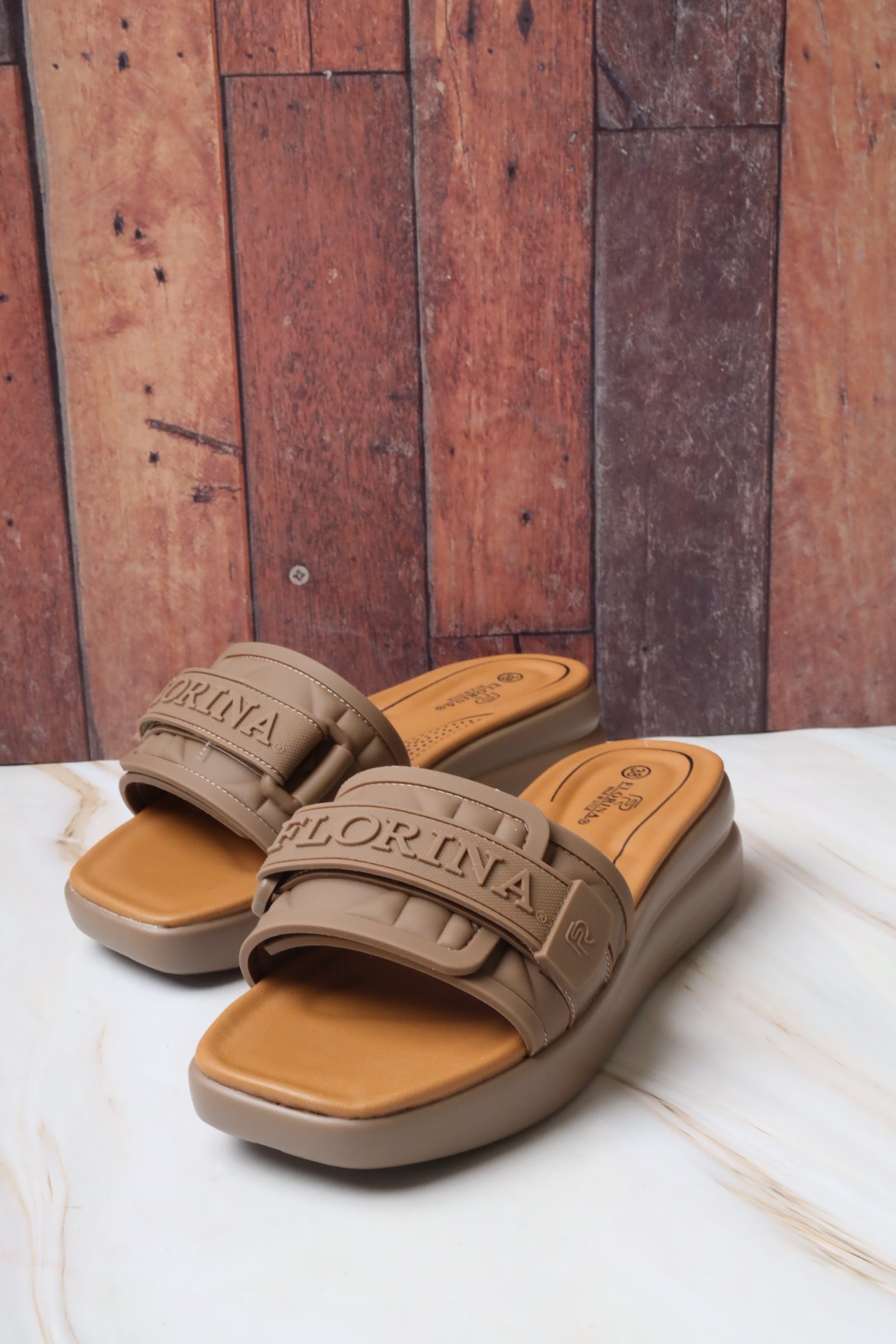 Women's wide-heeled sandal 33212