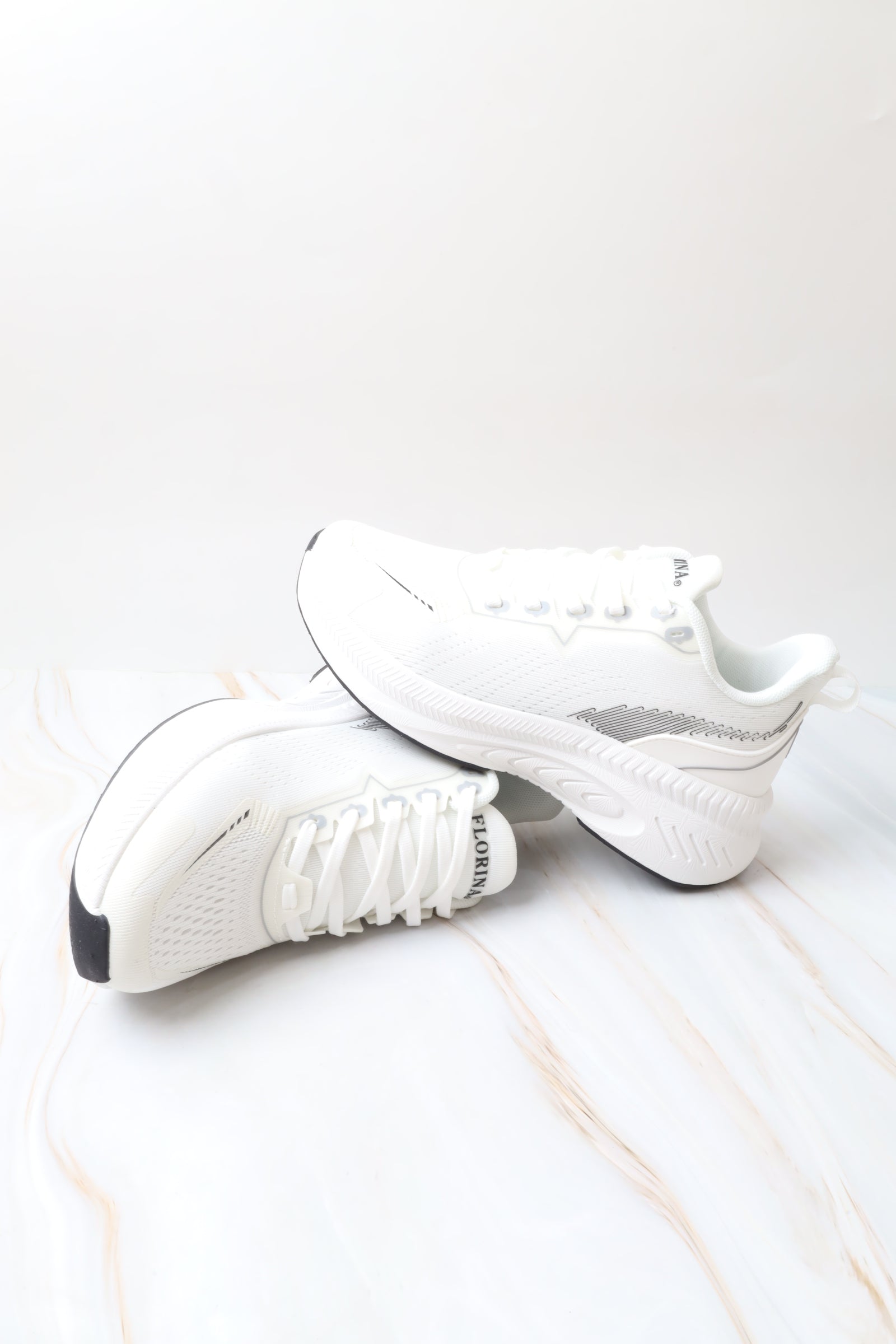 Women's athletic shoes 76609