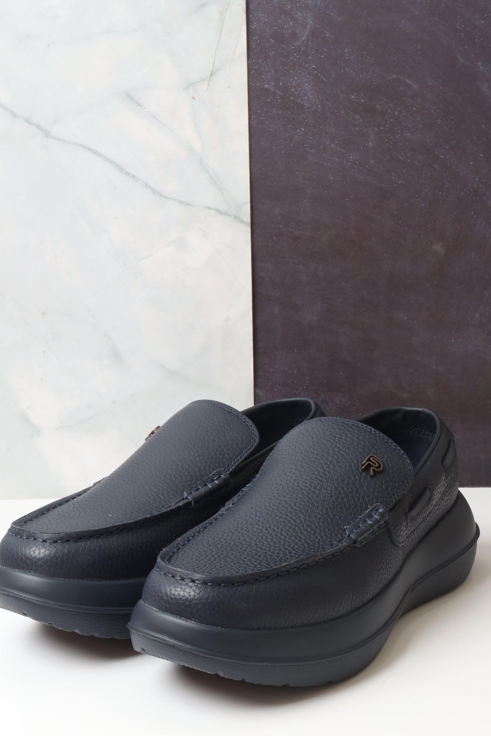 حذاء كاجول 19931