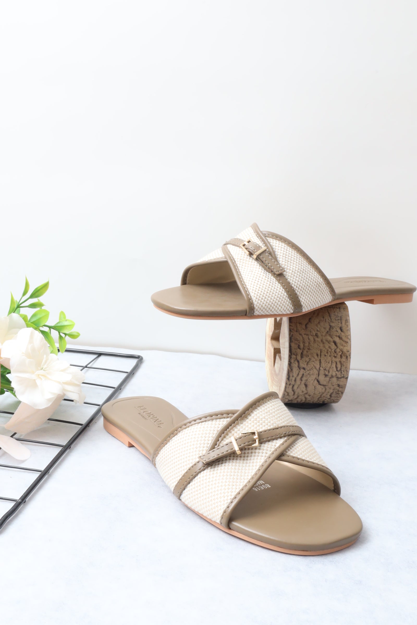 صندل نسائي فلات 89616