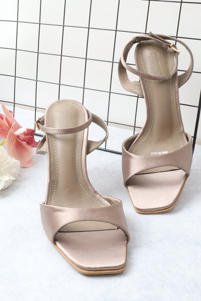 صندل نسائي بكعب عالي 89621