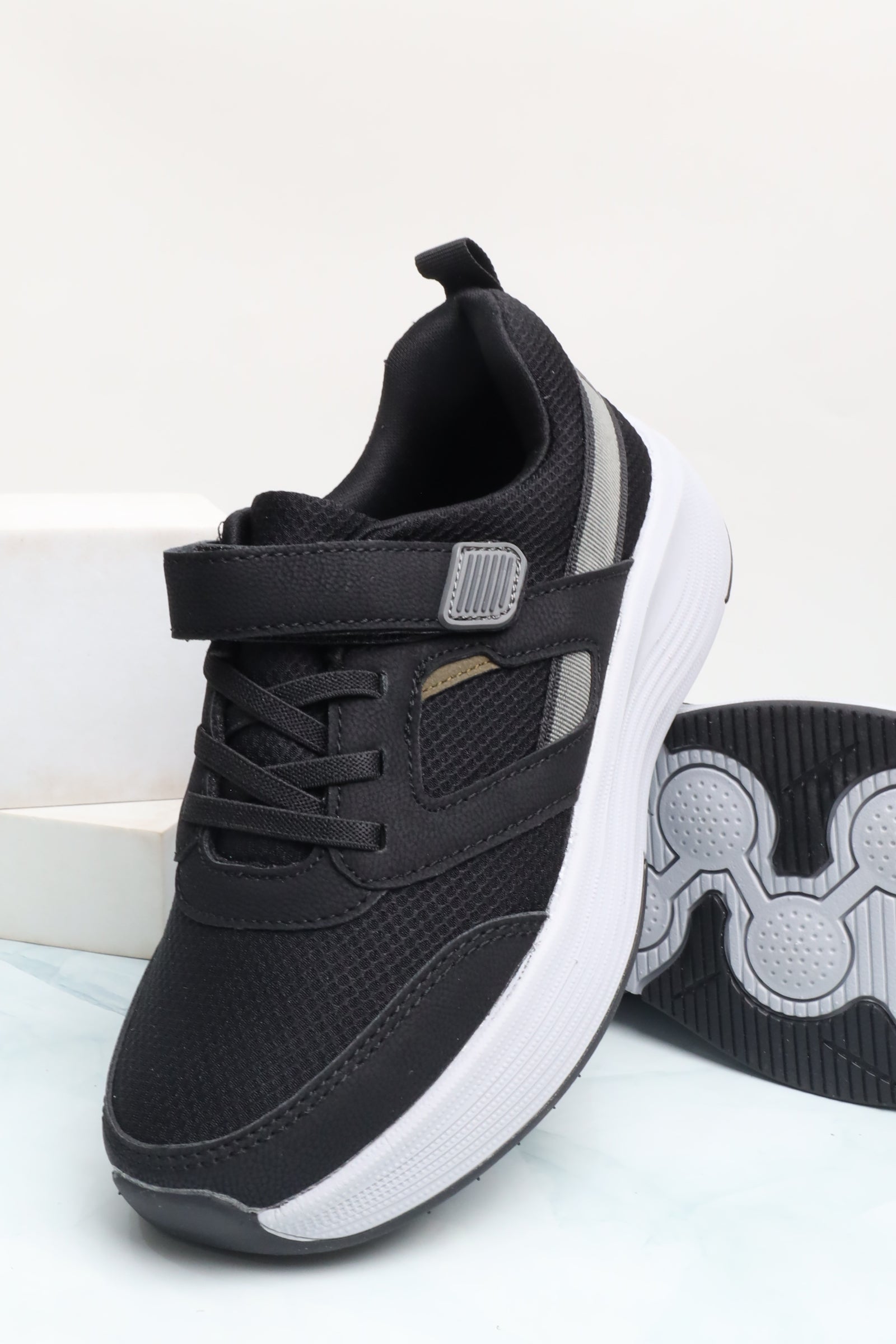 حذاء أطفالي رياضي 38111