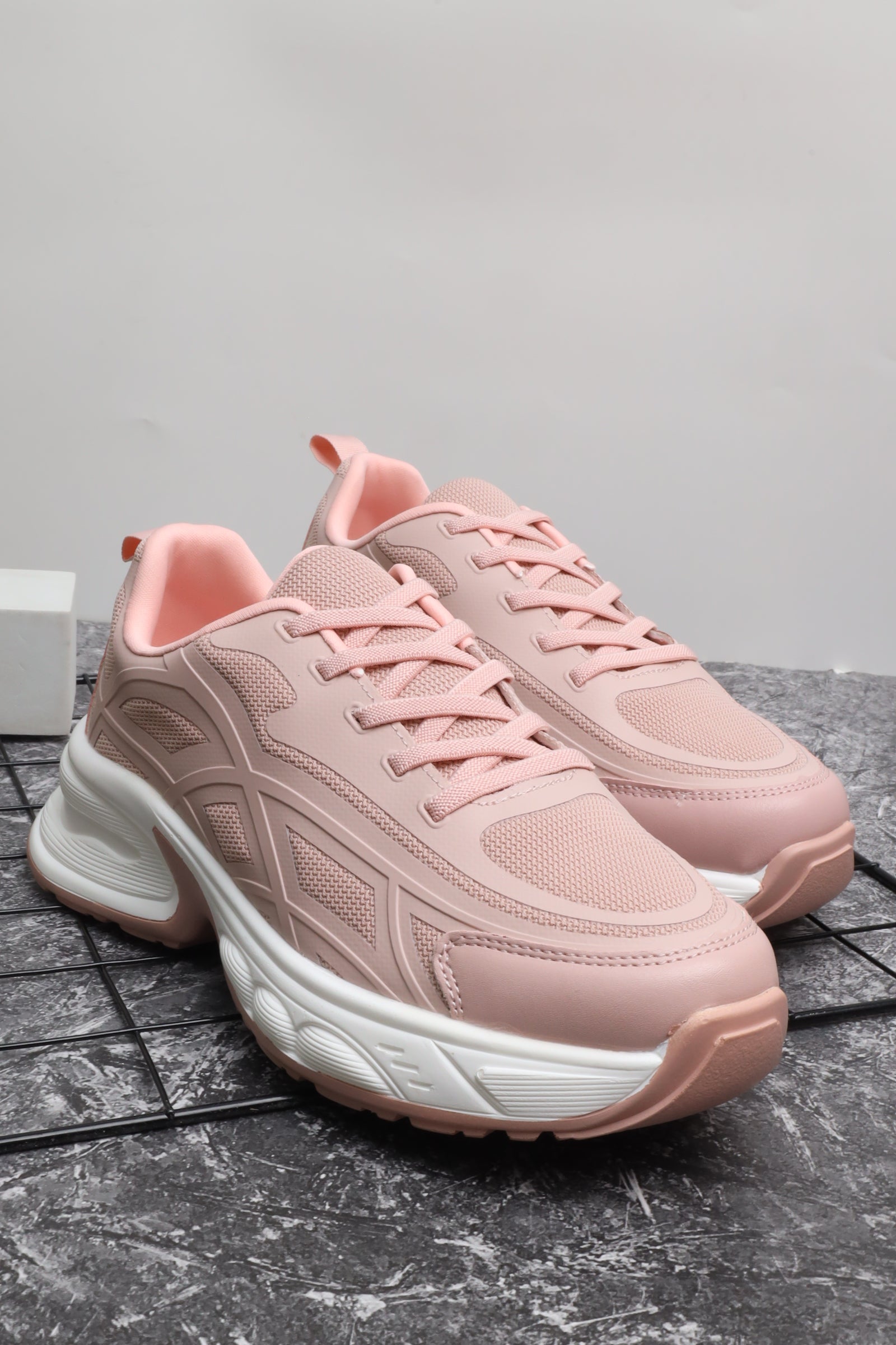 Women's Athletic Shoes 126012