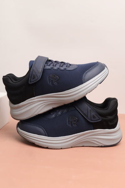 Kids' athletic shoe 38102