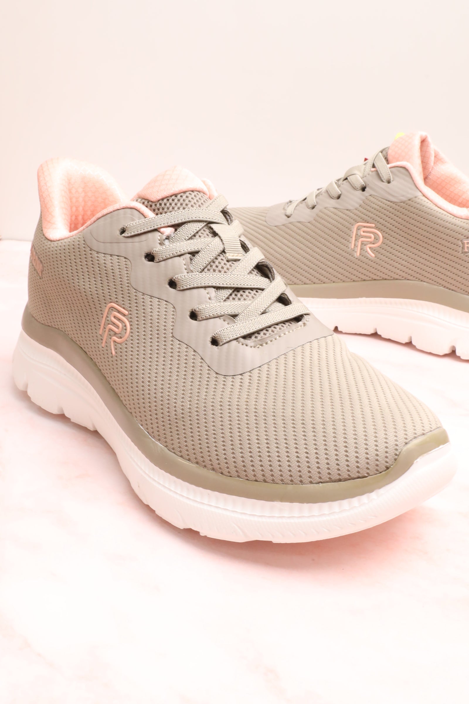 حذاء نسائي رياضي  126028