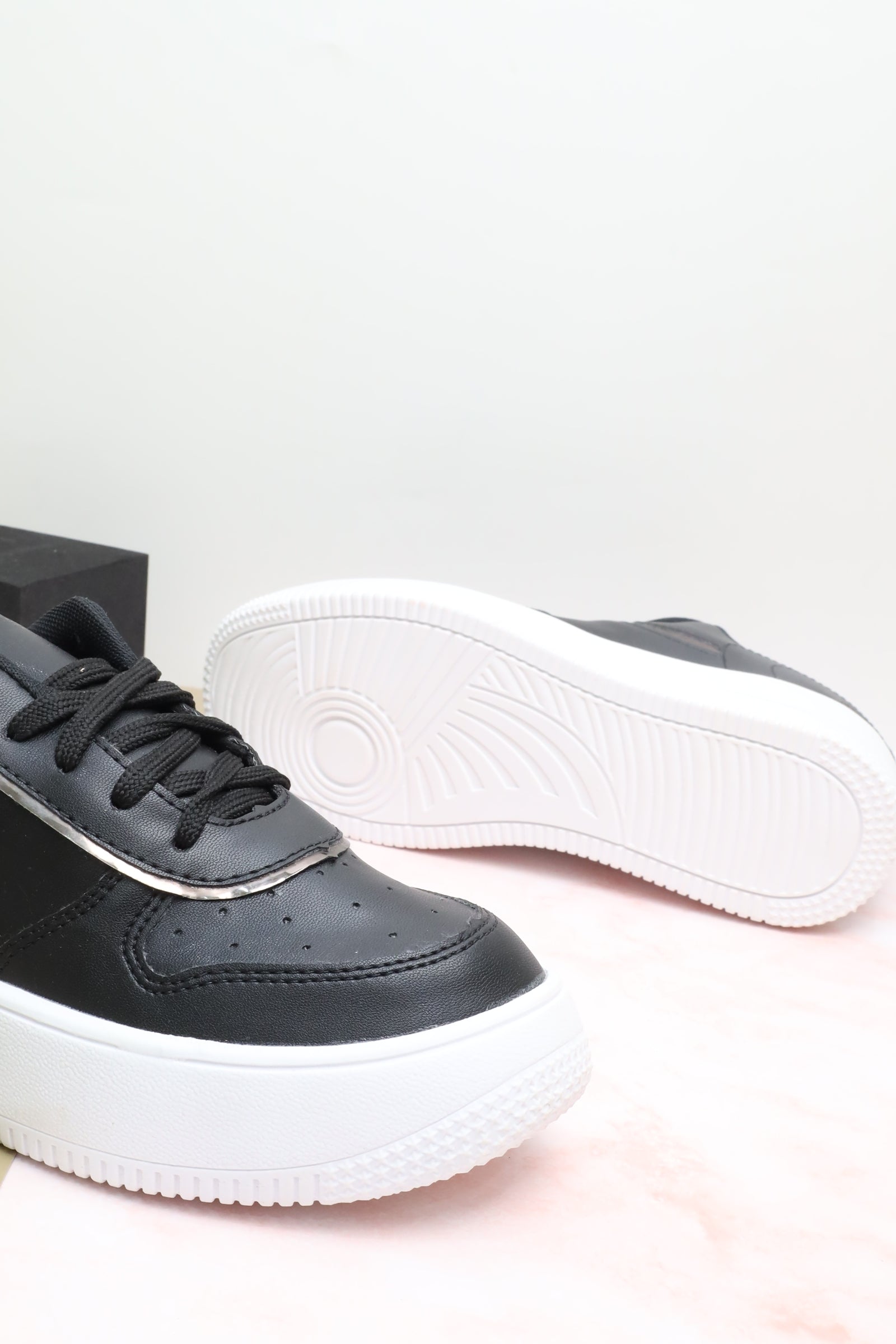 حذاء نسائي رياضي 77007