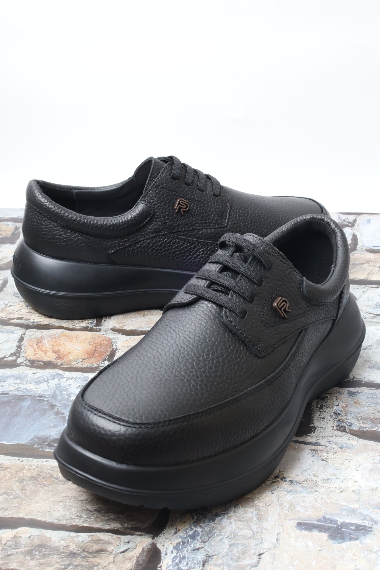 حذاء كاجول 19932