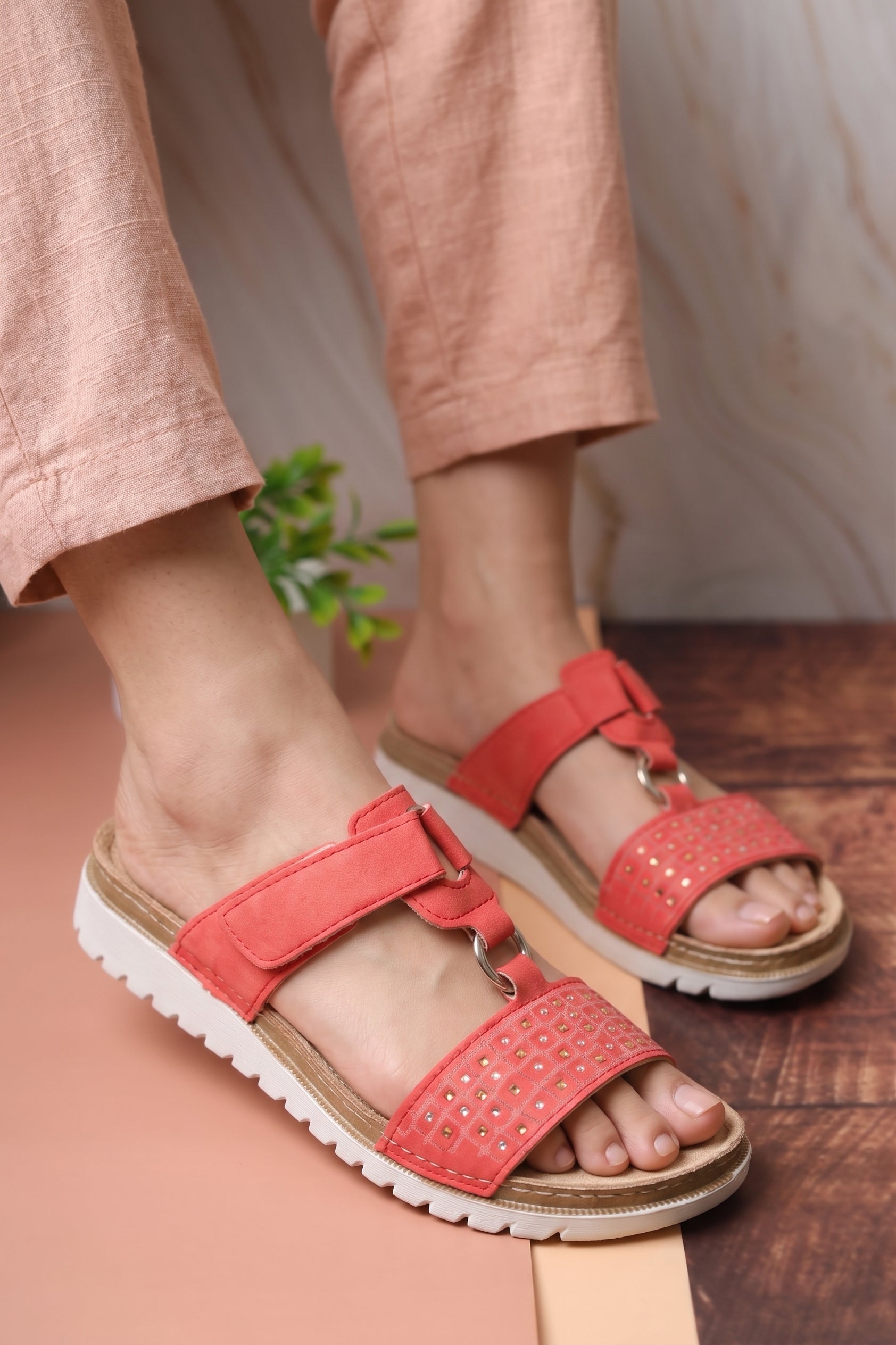 Cnt00E1x Women's Sandal